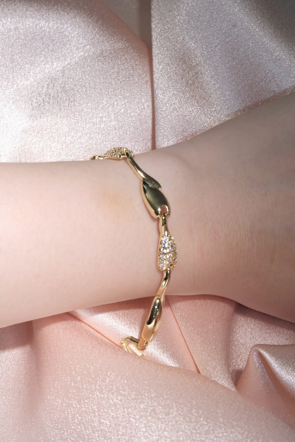 Laurel Leaf Link Bracelet — Gold Tone