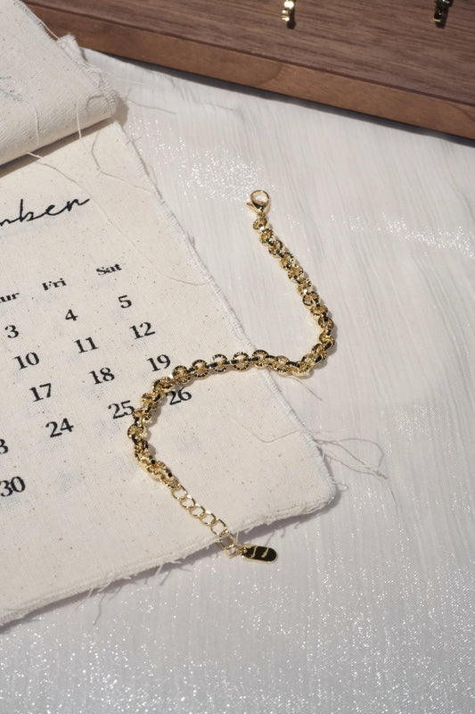 Textured Round Link Bracelet — Gold