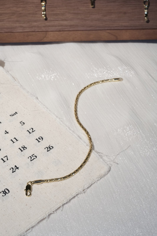 Fine Chain Bracelet — Gold