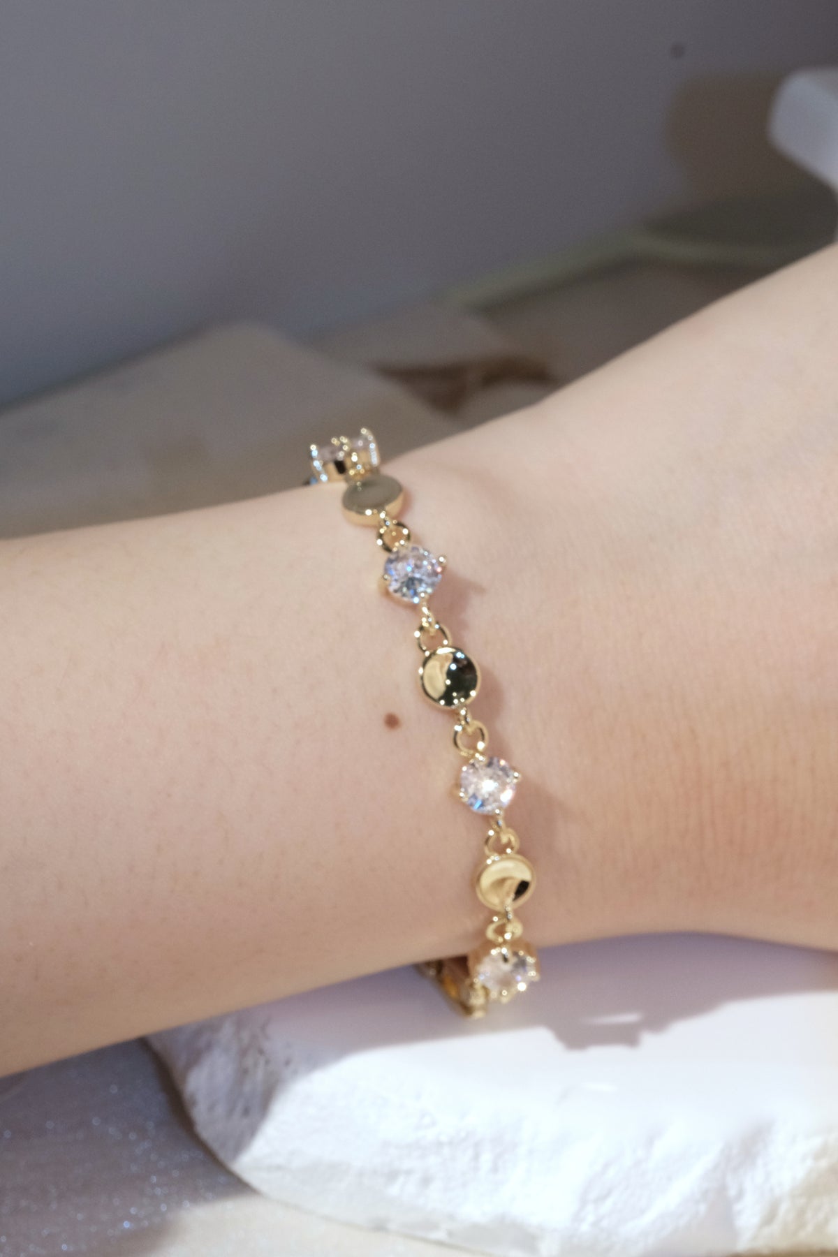 Round CZ Link Bracelet — Gold