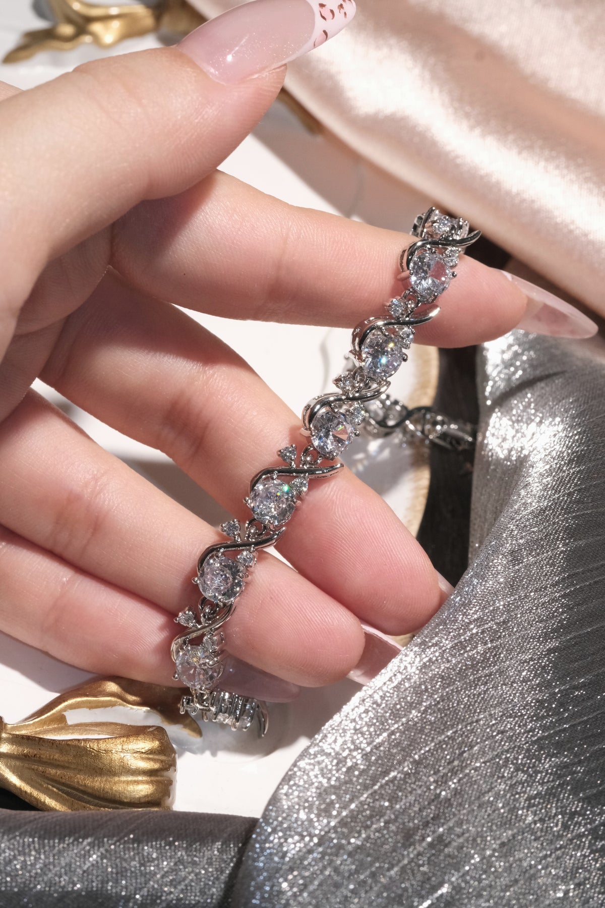 Laurel Leaf Link Bracelet — Silver Tone
