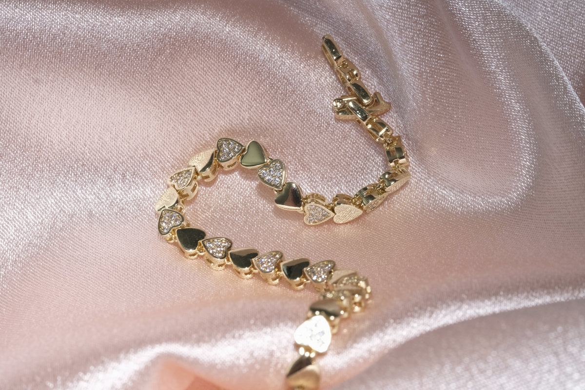 Sweetheart Heart Link Bracelet — Gold Tone