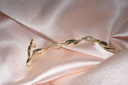 Laurel Leaf Link Bracelet — Gold Tone