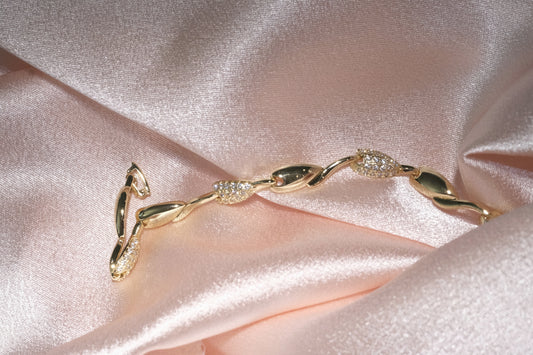 Laurel Leaf Link Bracelet — Gold Tone