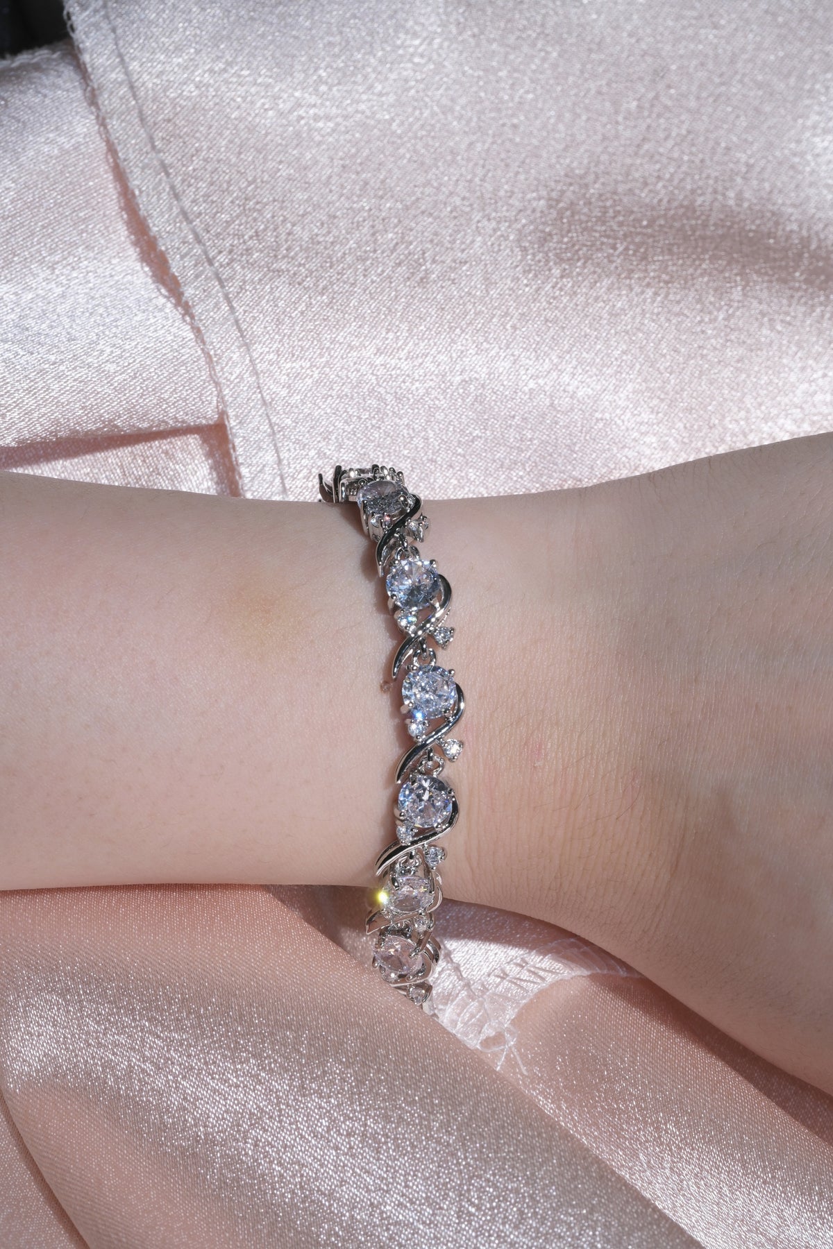 Laurel Leaf Link Bracelet — Silver Tone