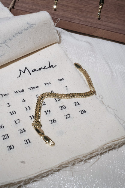 Curb Chain Bracelet — Gold