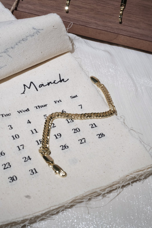 Curb Chain Bracelet — Gold