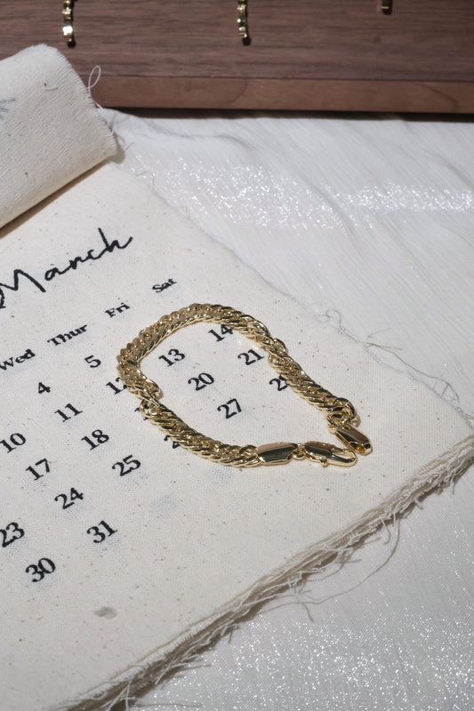 Curb Chain Bracelet — Gold