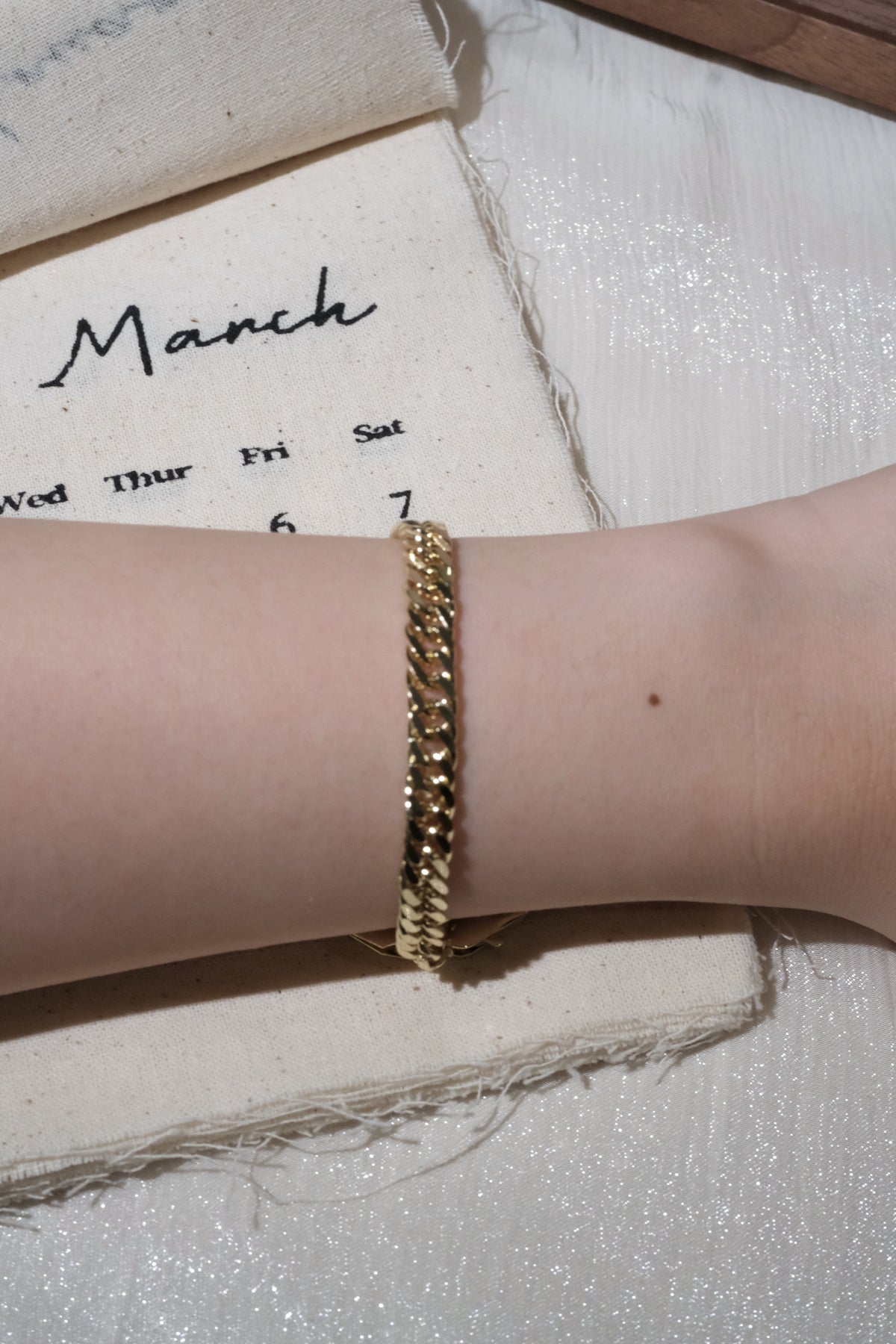 Curb Chain Bracelet — Gold