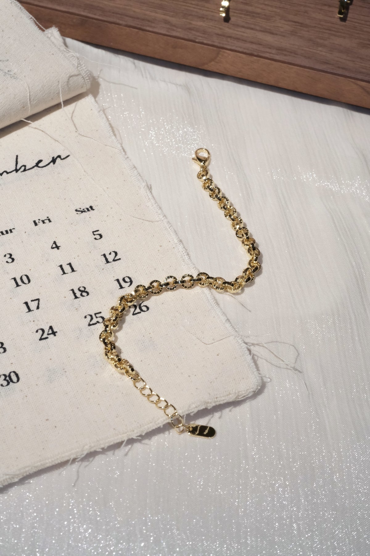 Textured Round Link Bracelet — Gold