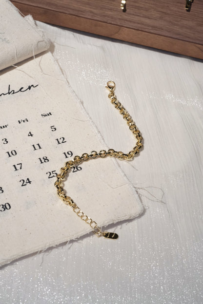 Textured Round Link Bracelet — Gold
