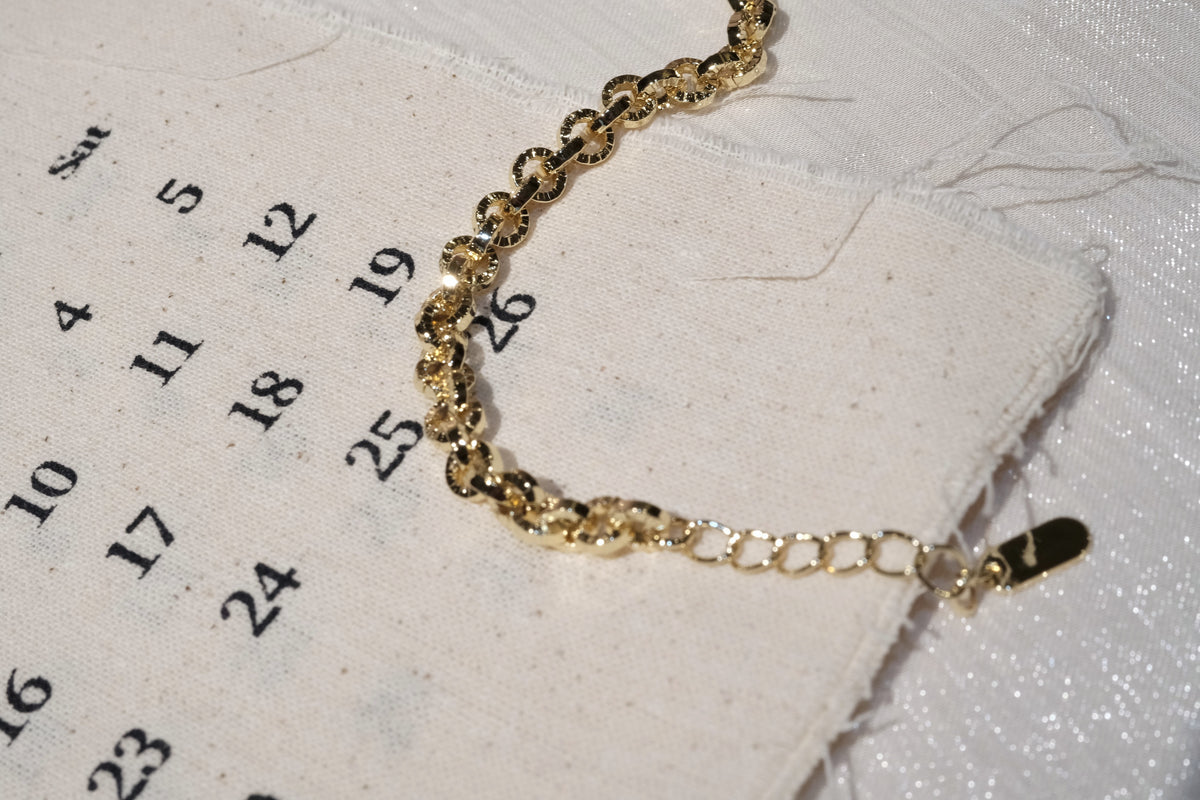 Textured Round Link Bracelet — Gold