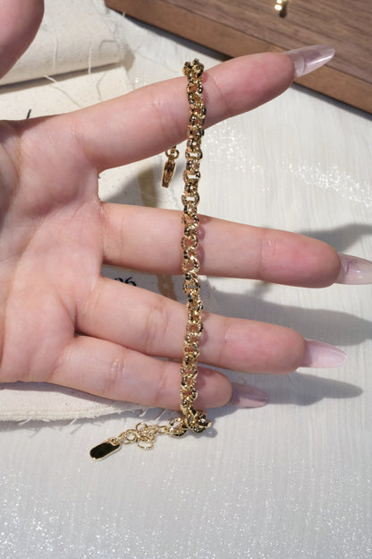Textured Round Link Bracelet — Gold