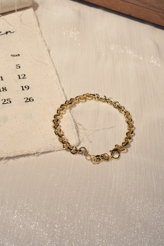 Textured Round Link Bracelet — Gold