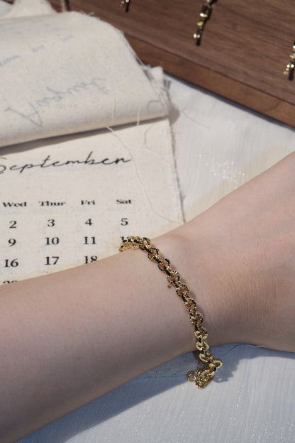Textured Round Link Bracelet — Gold