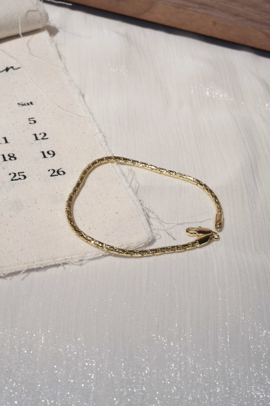 Fine Chain Bracelet — Gold
