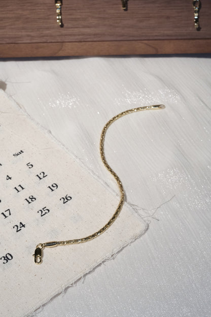Fine Chain Bracelet — Gold