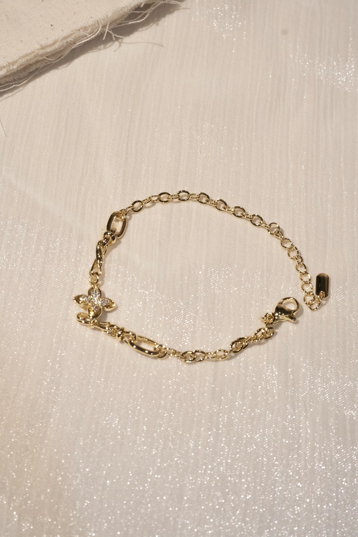 Flower Charm Link Bracelet — Gold