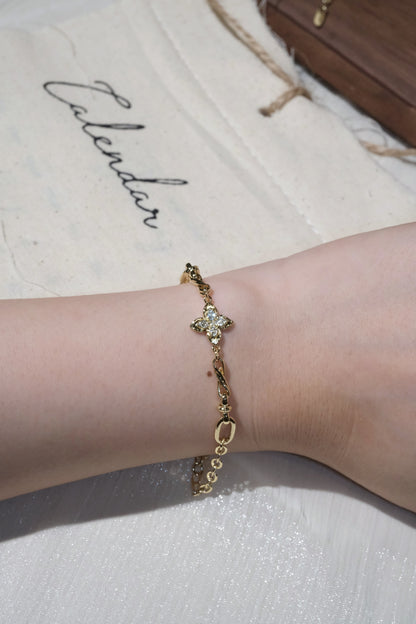 Flower Charm Link Bracelet — Gold