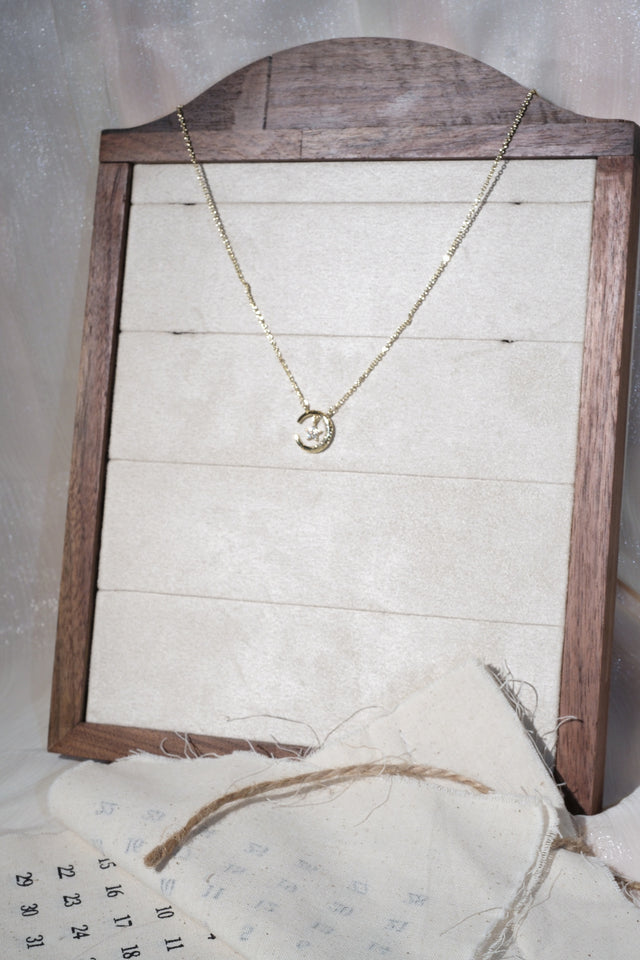 Circle Pendant Necklace — Gold