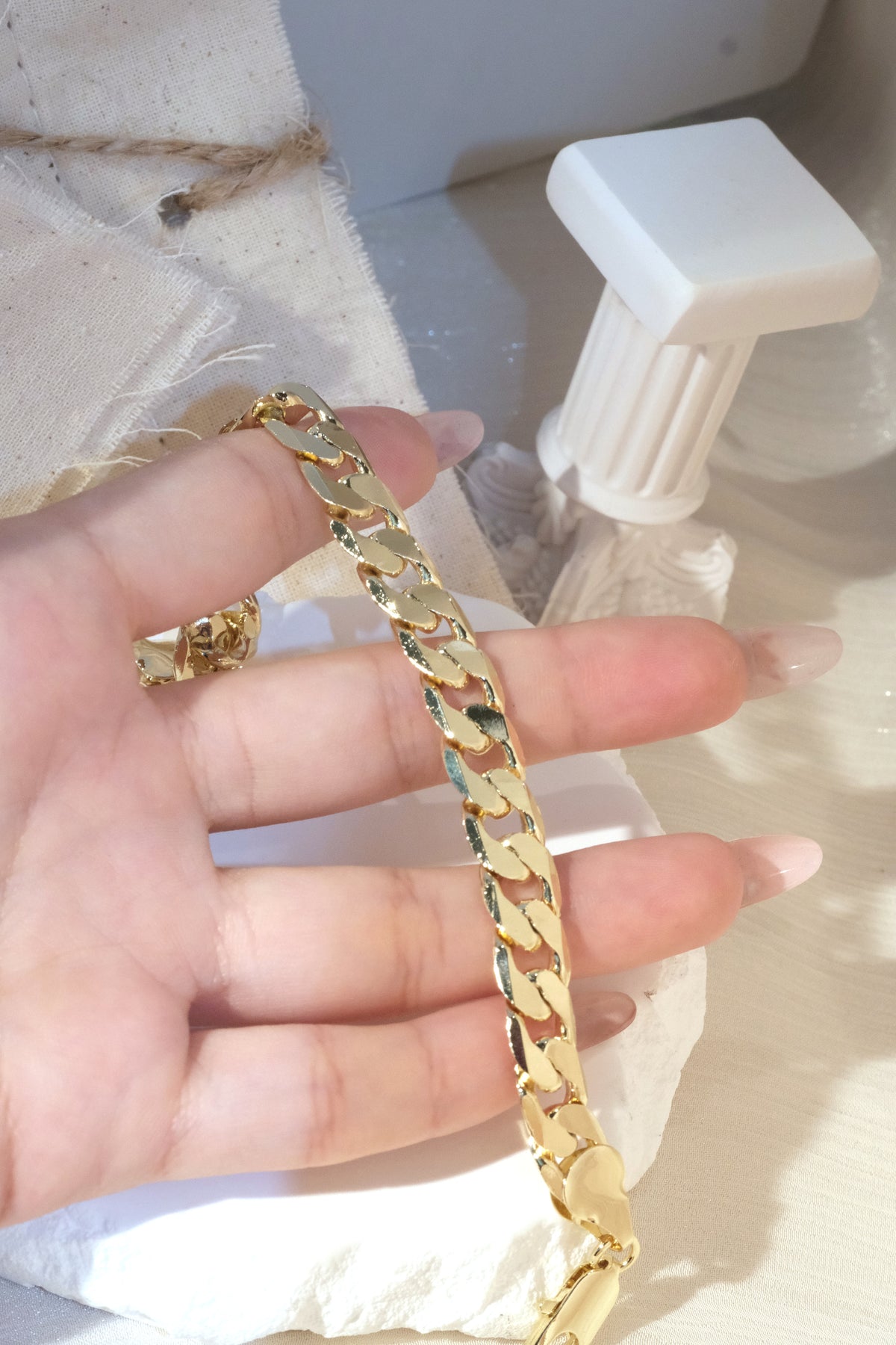Bold Curb Chain Bracelet — Gold